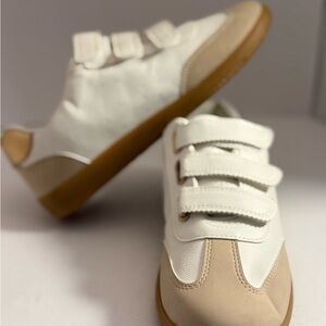 Dolce Vita White and Tan V Strap Sneakers Women’s 8